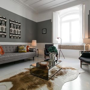 Feels Like Home Downtown Modern Flat